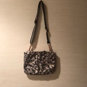 Lululemon side purse